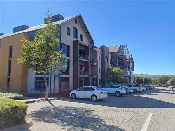 708  m² Commercial space