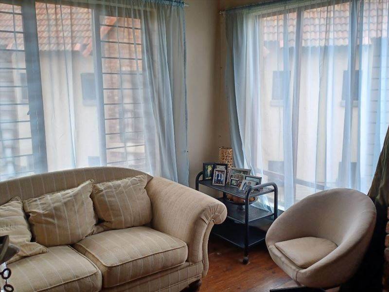 4 Bed Townhouse in Glen Marais photo number 5