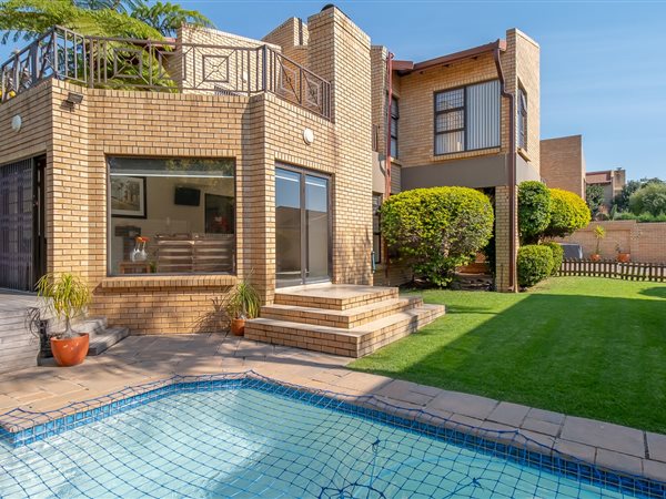 3 Bedroom Townhouse 3 Bedroom Townhouse
