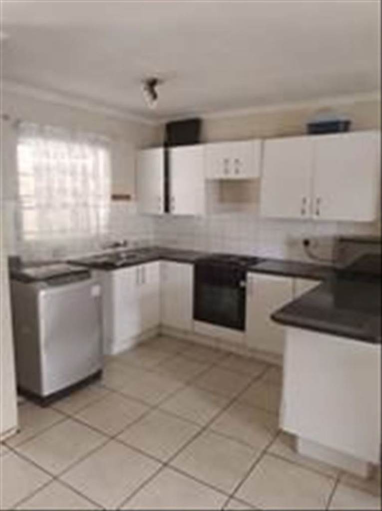 3 Bed Townhouse in Boksburg Central photo number 2