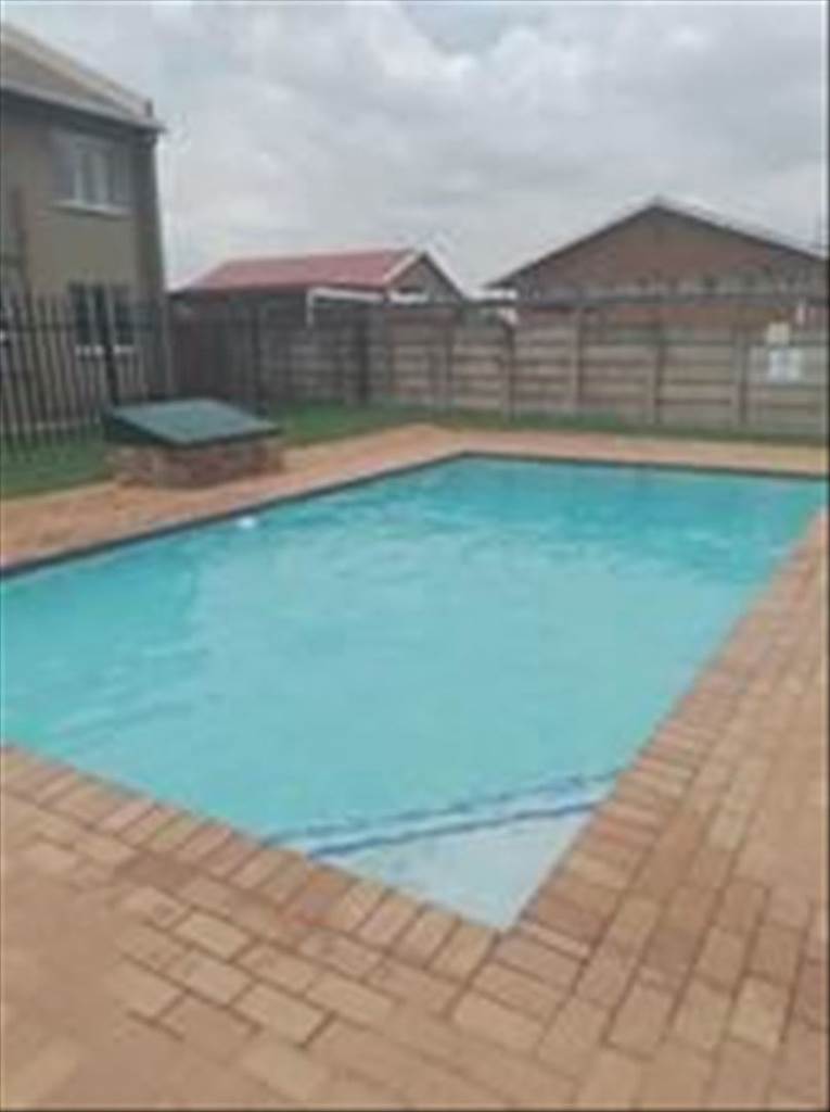 3 Bed Townhouse in Boksburg Central photo number 3