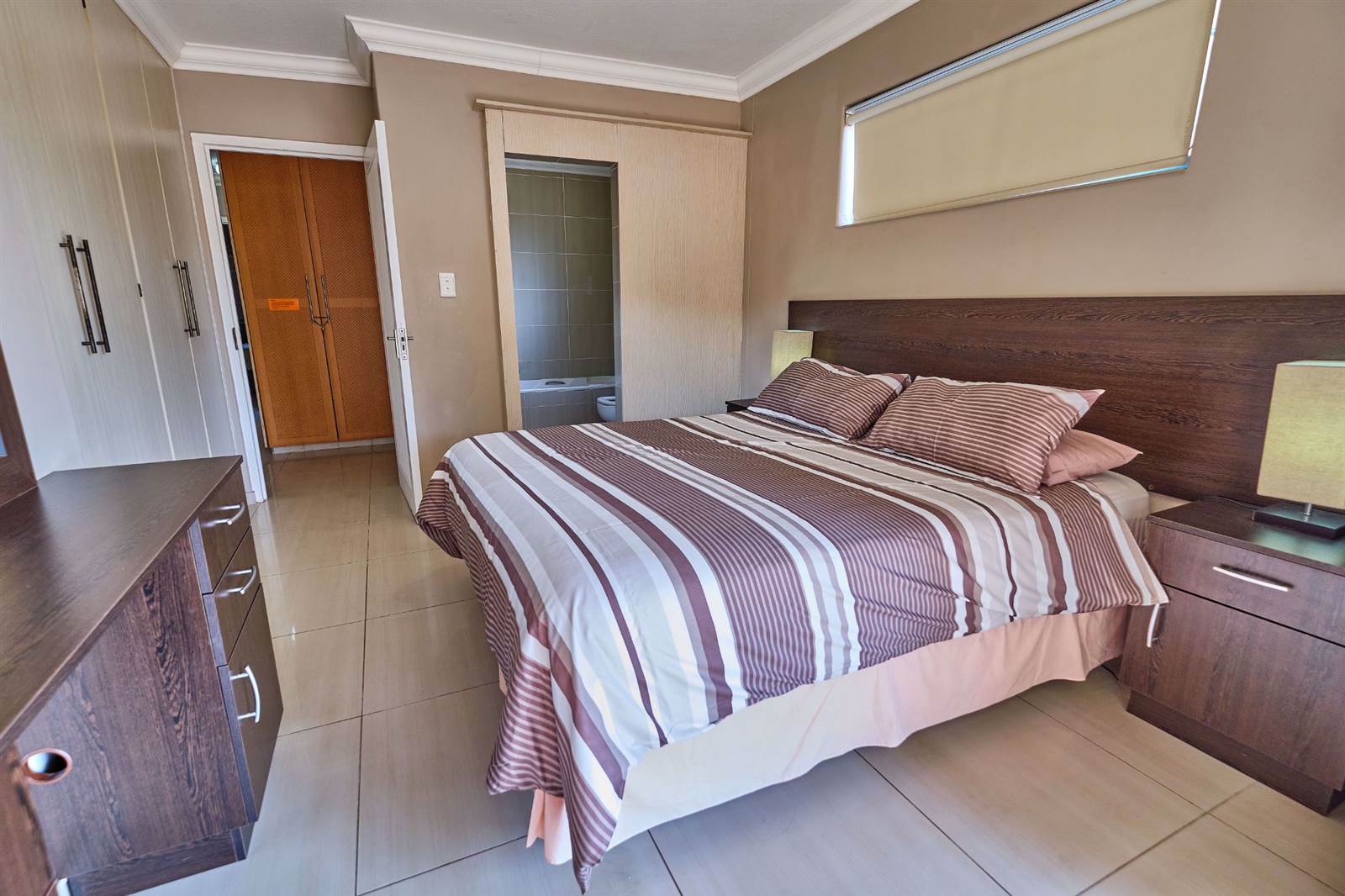 3 Bed Apartment in Amanzimtoti photo number 10