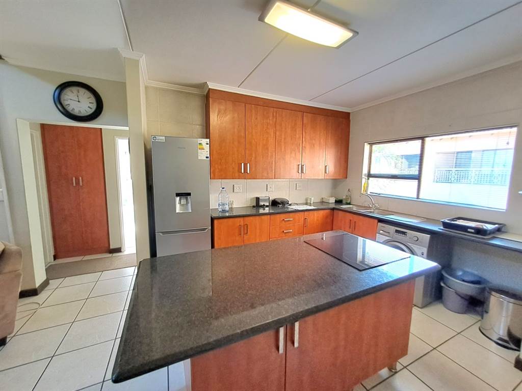 3 Bed Apartment in Sunninghill photo number 19