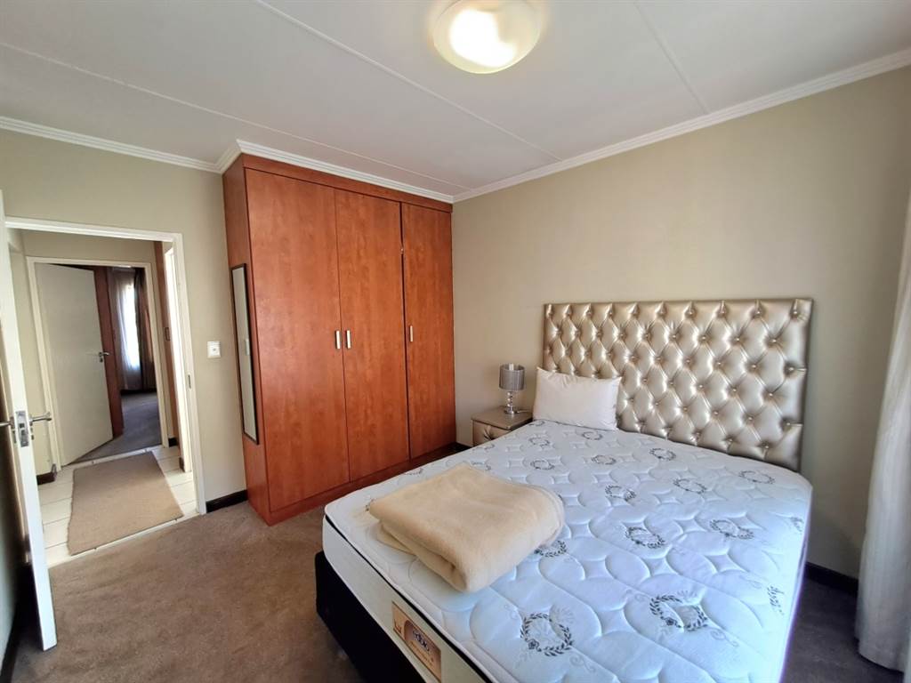 3 Bed Apartment in Sunninghill photo number 17