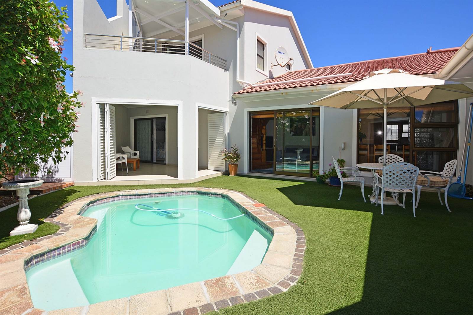 4 Bed House in Bloubergstrand photo number 6