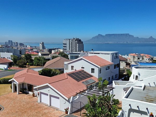 4 Bed House in Bloubergstrand