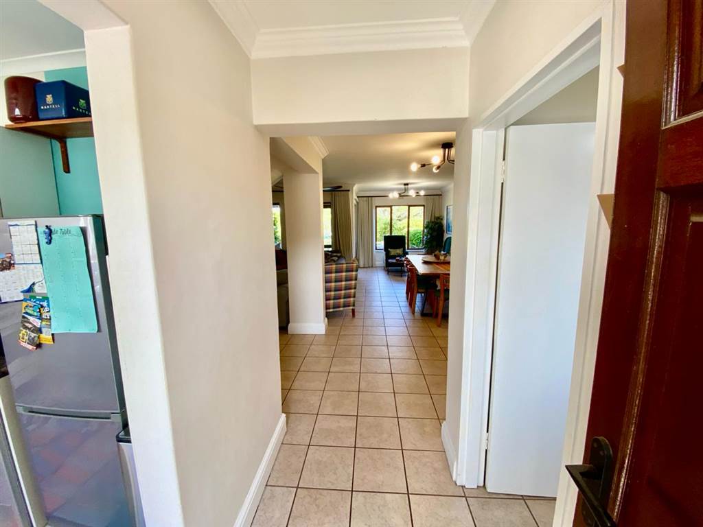 4 Bed Apartment in Plettenberg Bay photo number 5