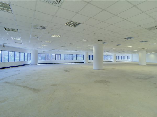 881.419982910156  m² Commercial space