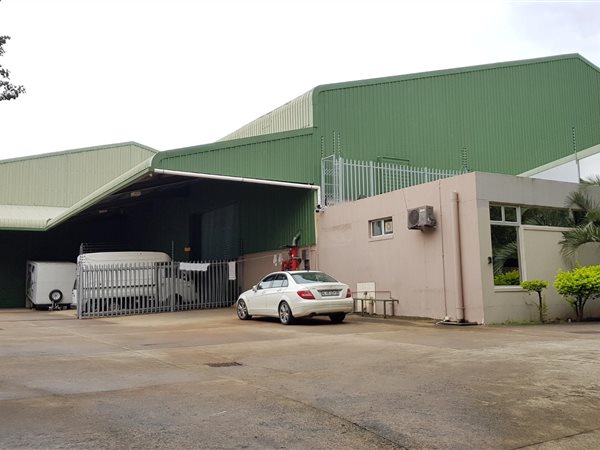 2100  m² Industrial space in Briardene