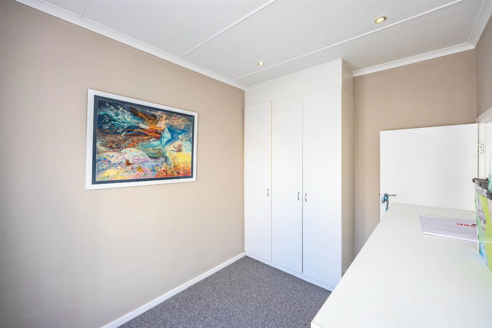 2 Bed Apartment in Beacon Bay photo number 16