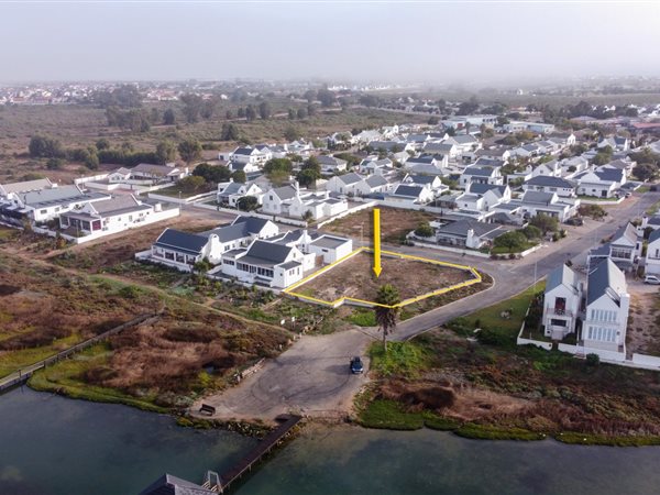 754 m² Land