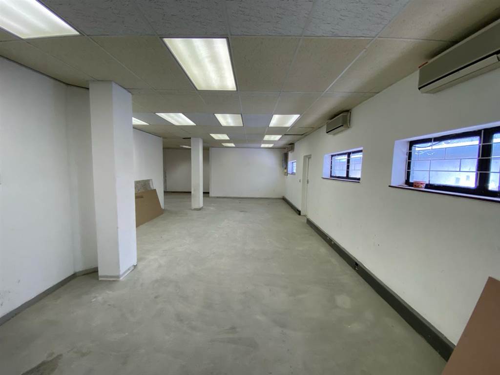 114  m² Retail Space in Somerset West Central photo number 2