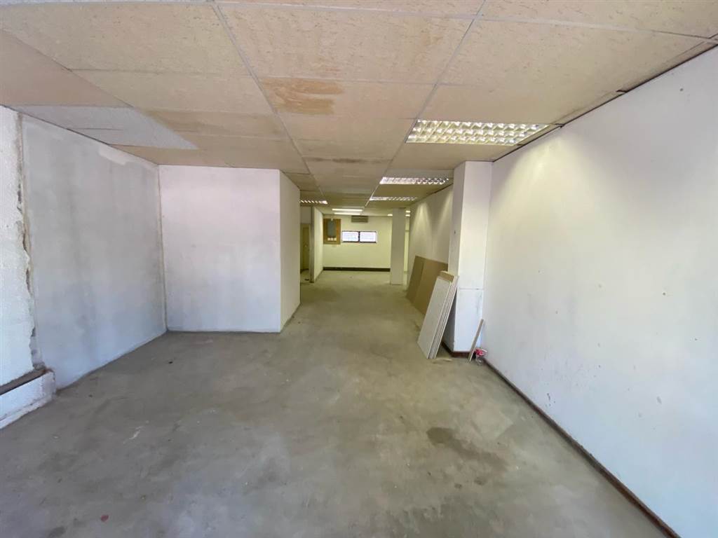 114  m² Retail Space in Somerset West Central photo number 3