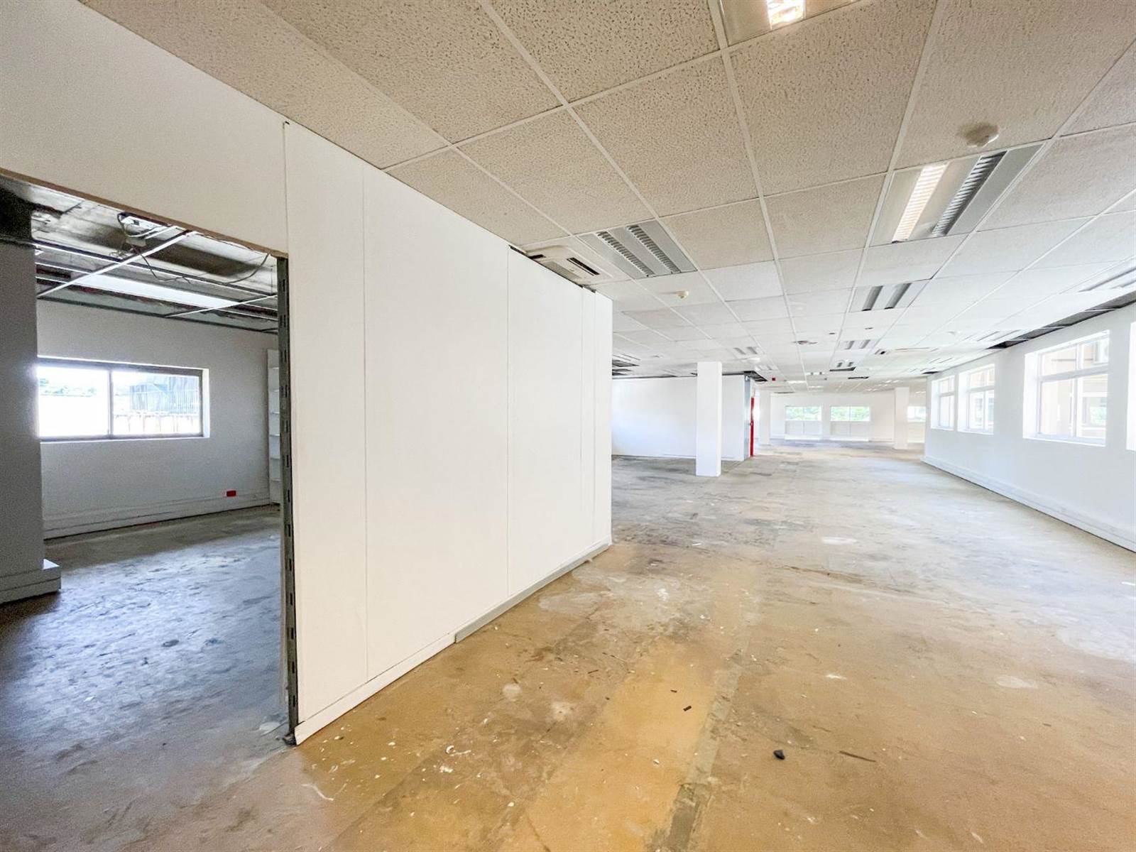 2942  m² Office Space in Boston photo number 17
