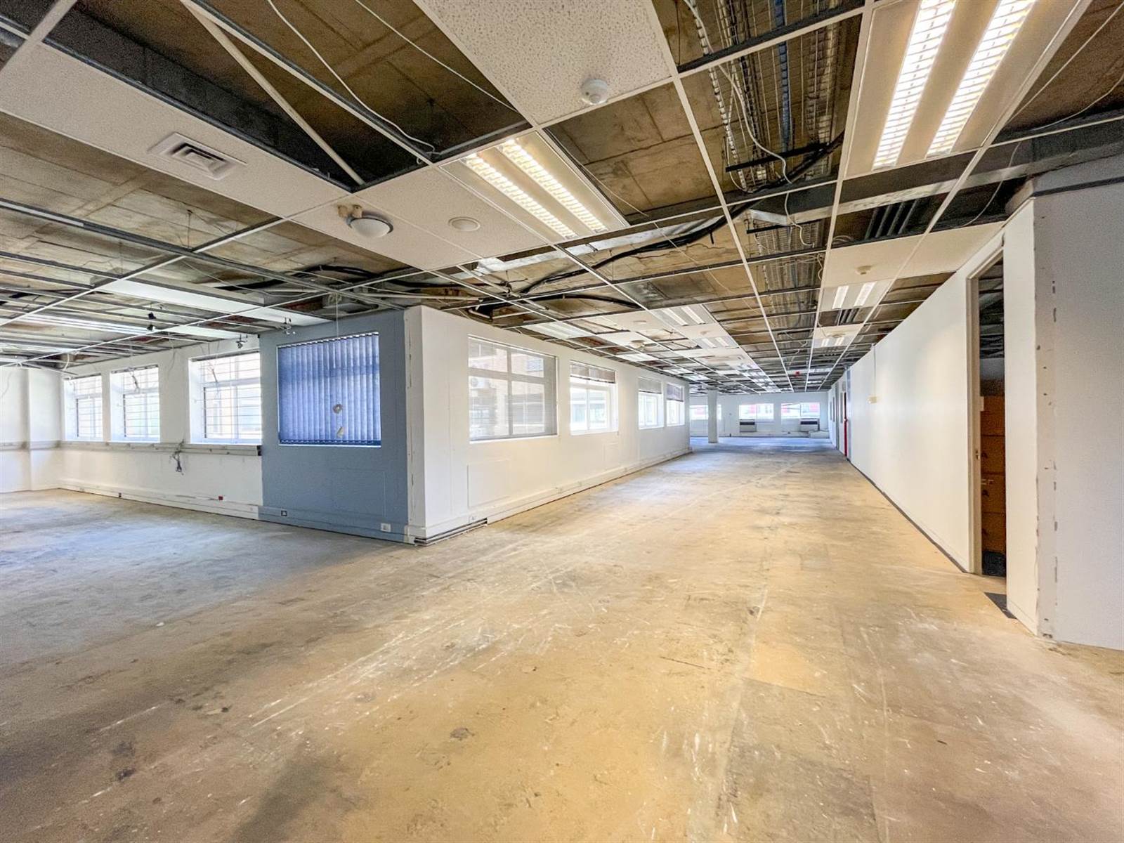 2942  m² Office Space in Boston photo number 16