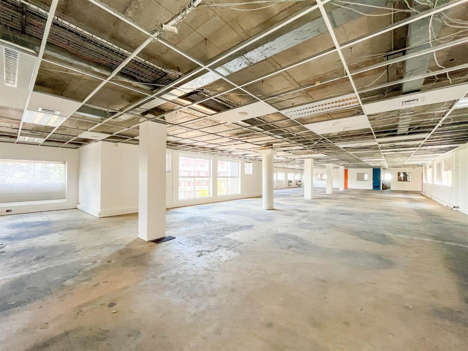 2942  m² Office Space in Boston photo number 1