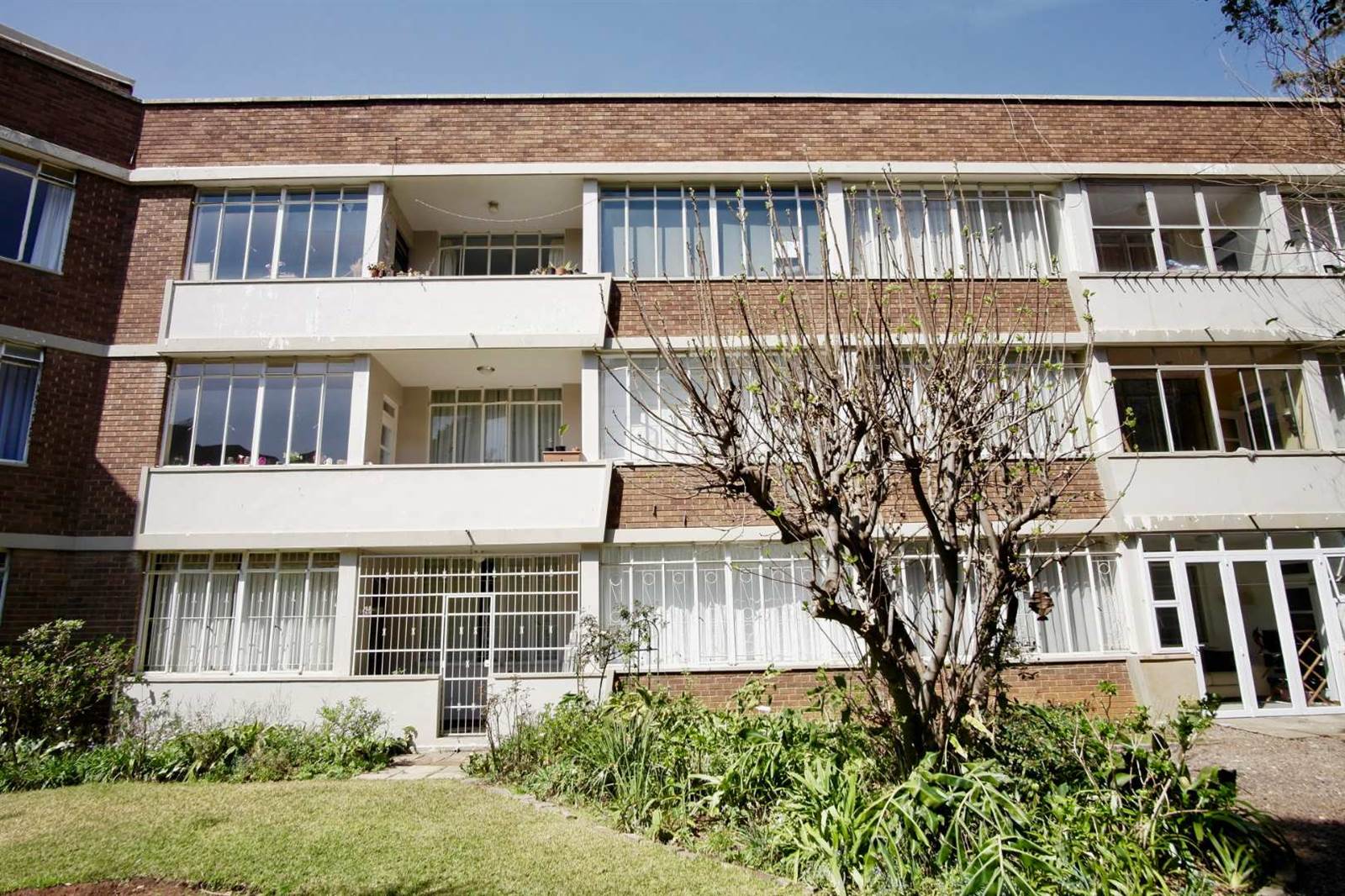 2 Bed Apartment in Illovo photo number 25