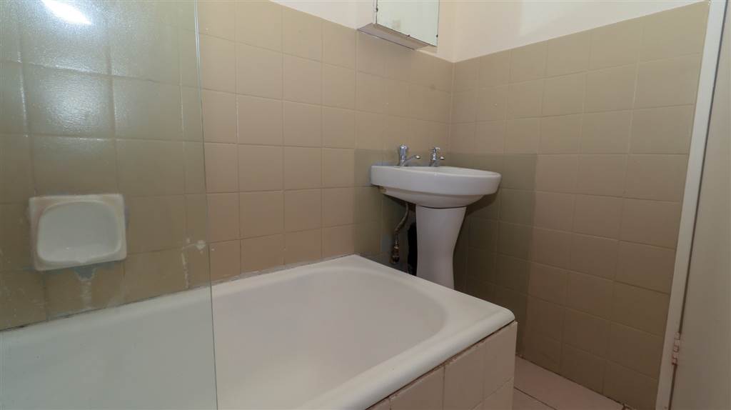 2 Bed Apartment in Morninghill photo number 11