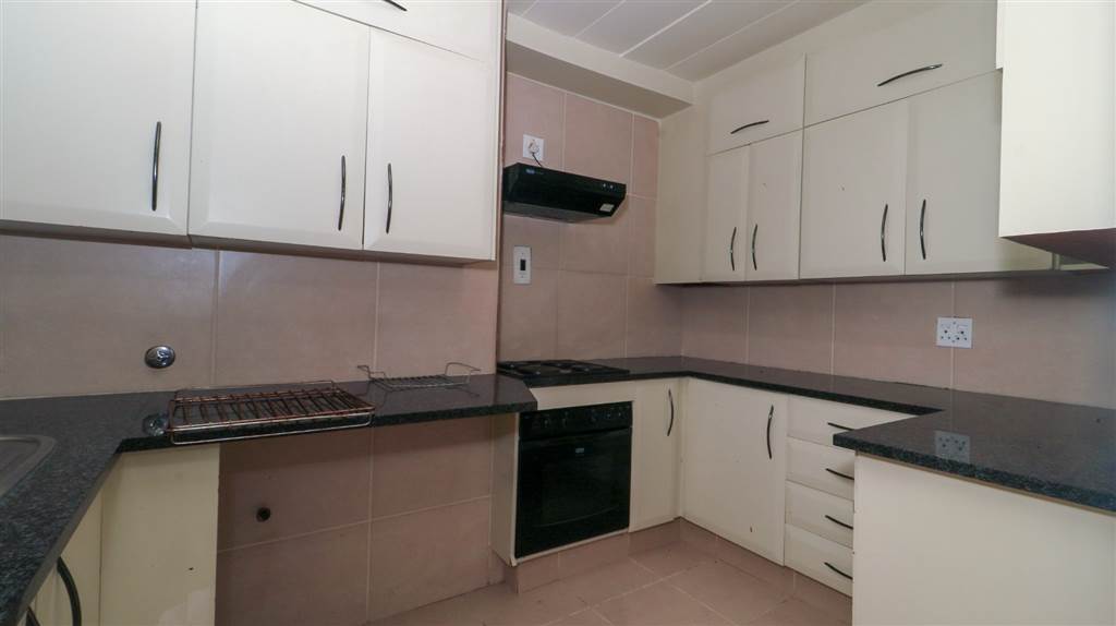2 Bed Apartment in Morninghill photo number 6
