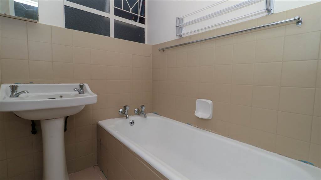 2 Bed Apartment in Morninghill photo number 13