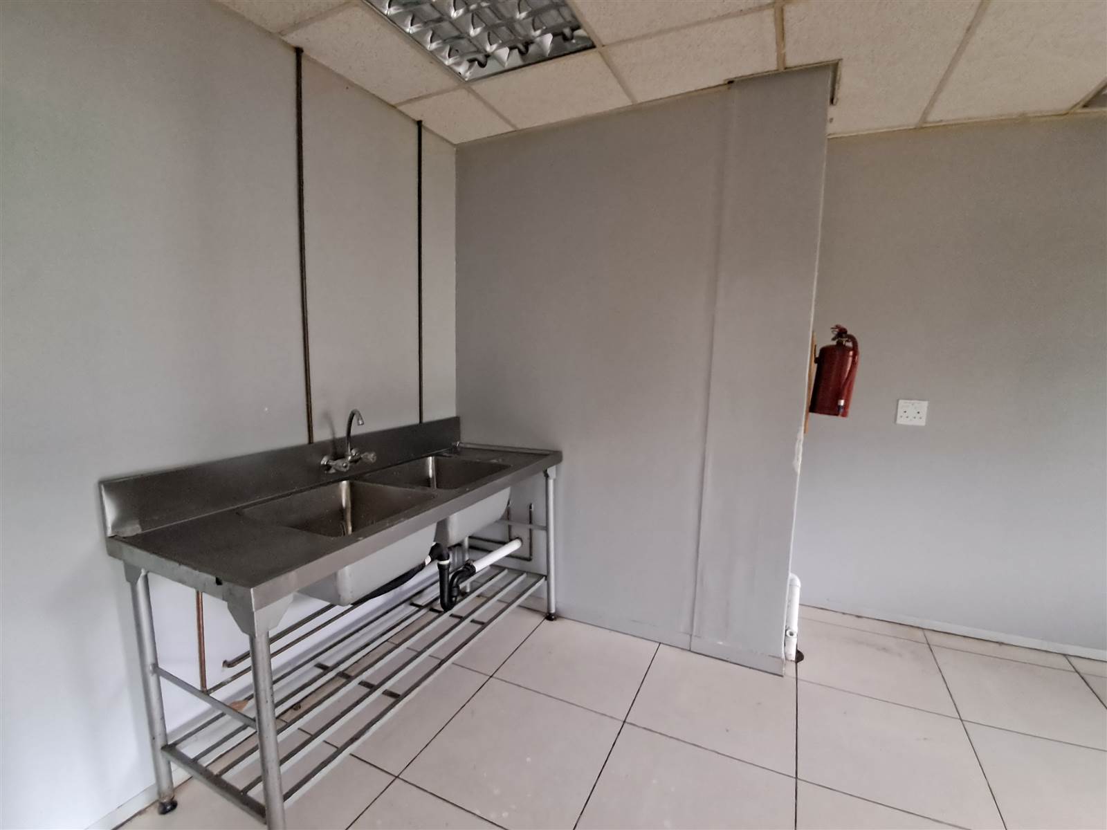 2953  m² Commercial space in Constantia Kloof photo number 25