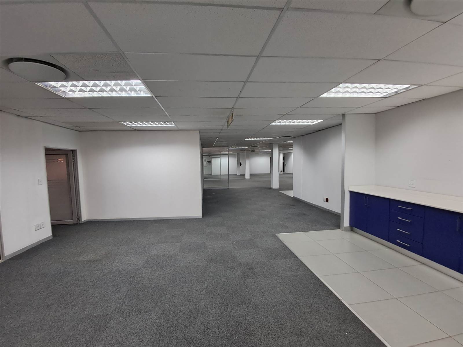 2953  m² Commercial space in Constantia Kloof photo number 4