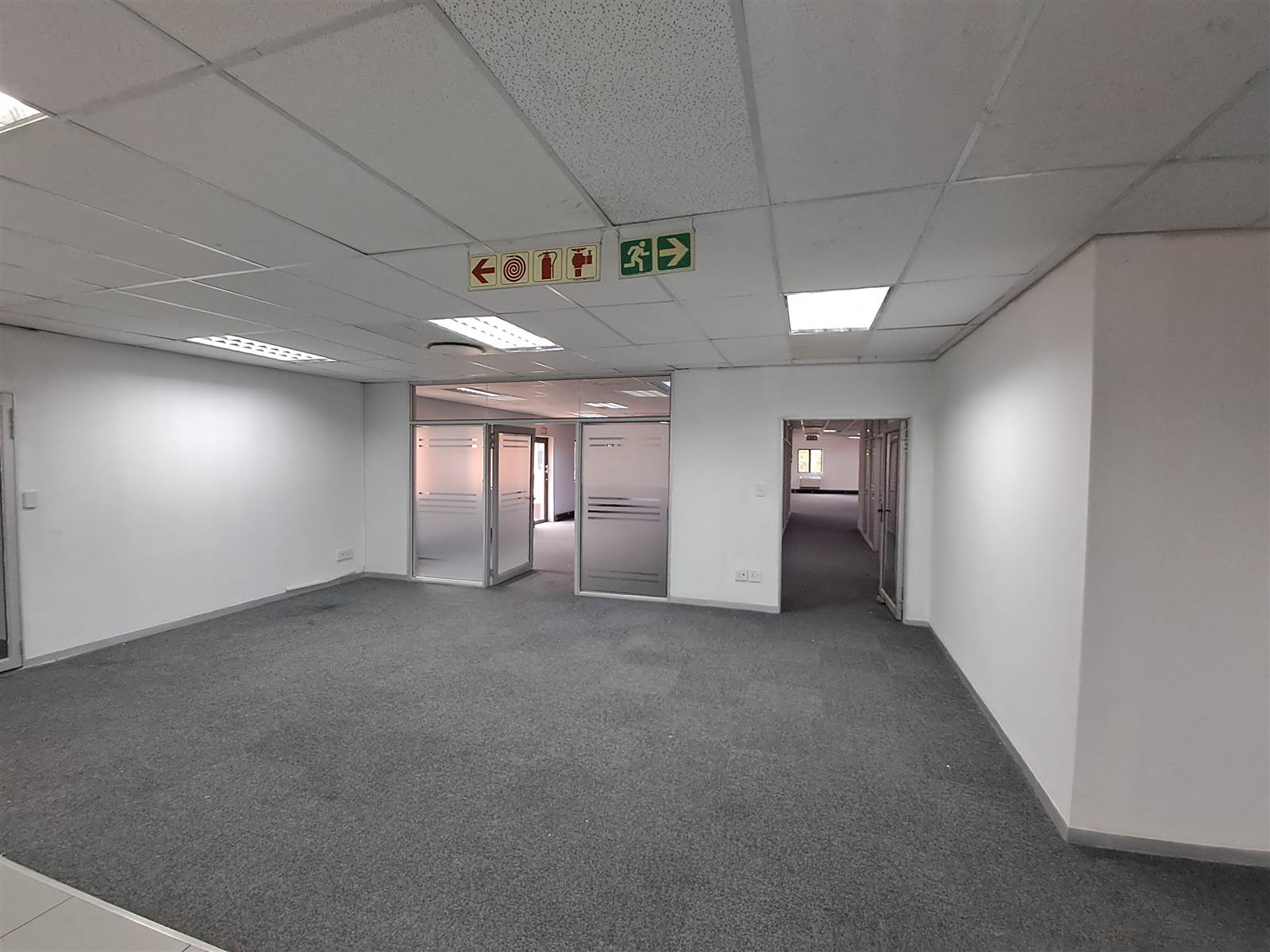 2953  m² Commercial space in Constantia Kloof photo number 12