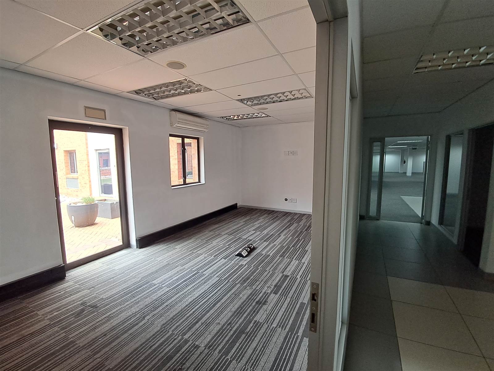 2953  m² Commercial space in Constantia Kloof photo number 3