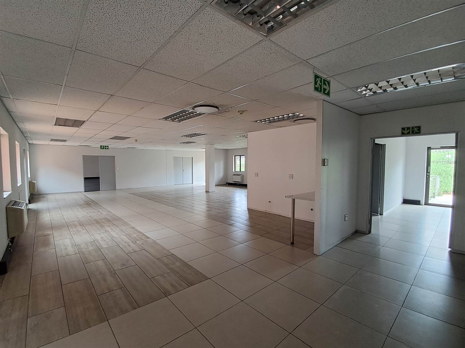 2953  m² Commercial space in Constantia Kloof photo number 23
