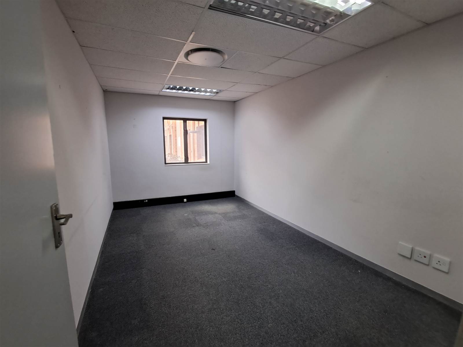 2953  m² Commercial space in Constantia Kloof photo number 7