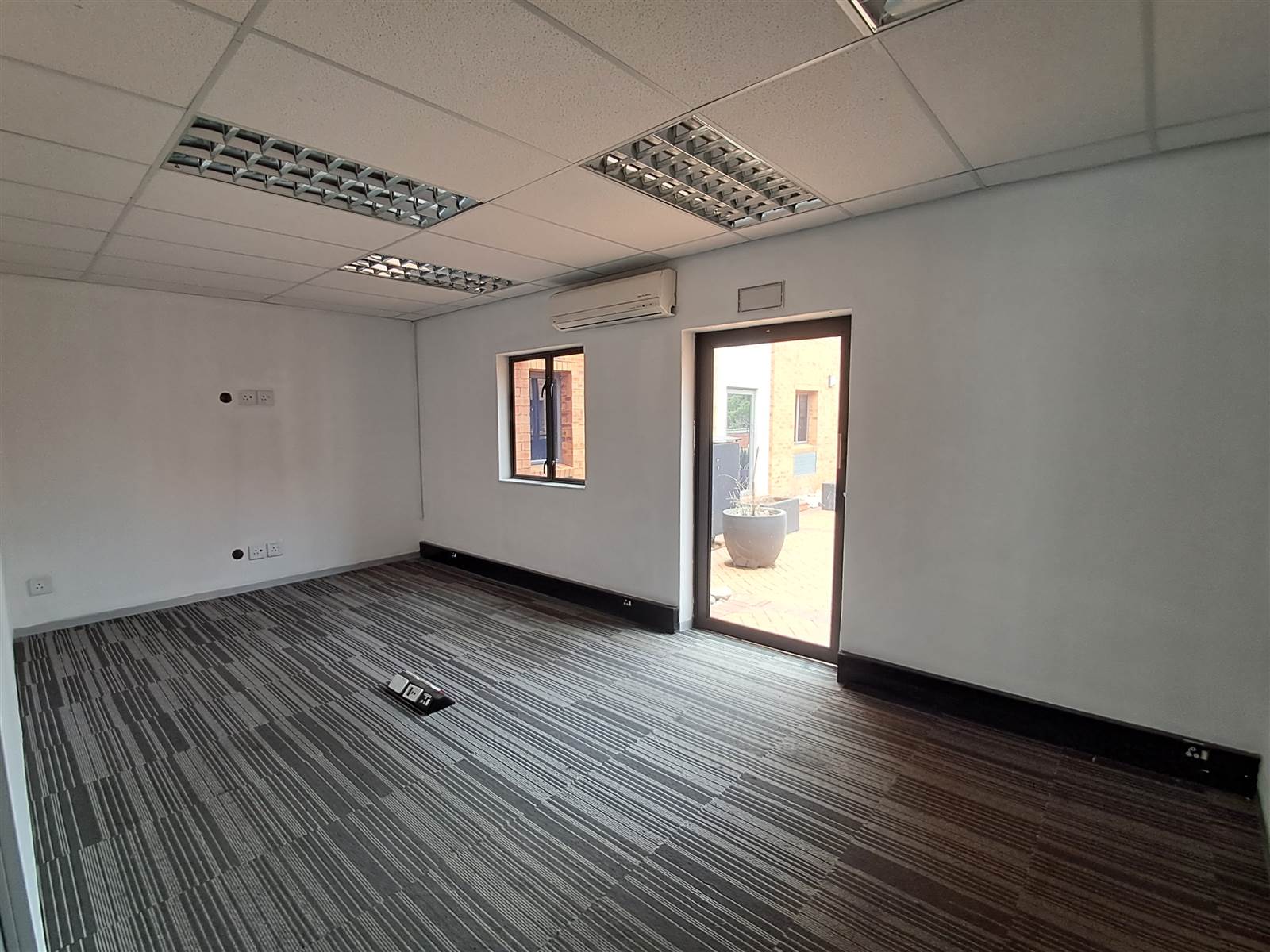 2953  m² Commercial space in Constantia Kloof photo number 2