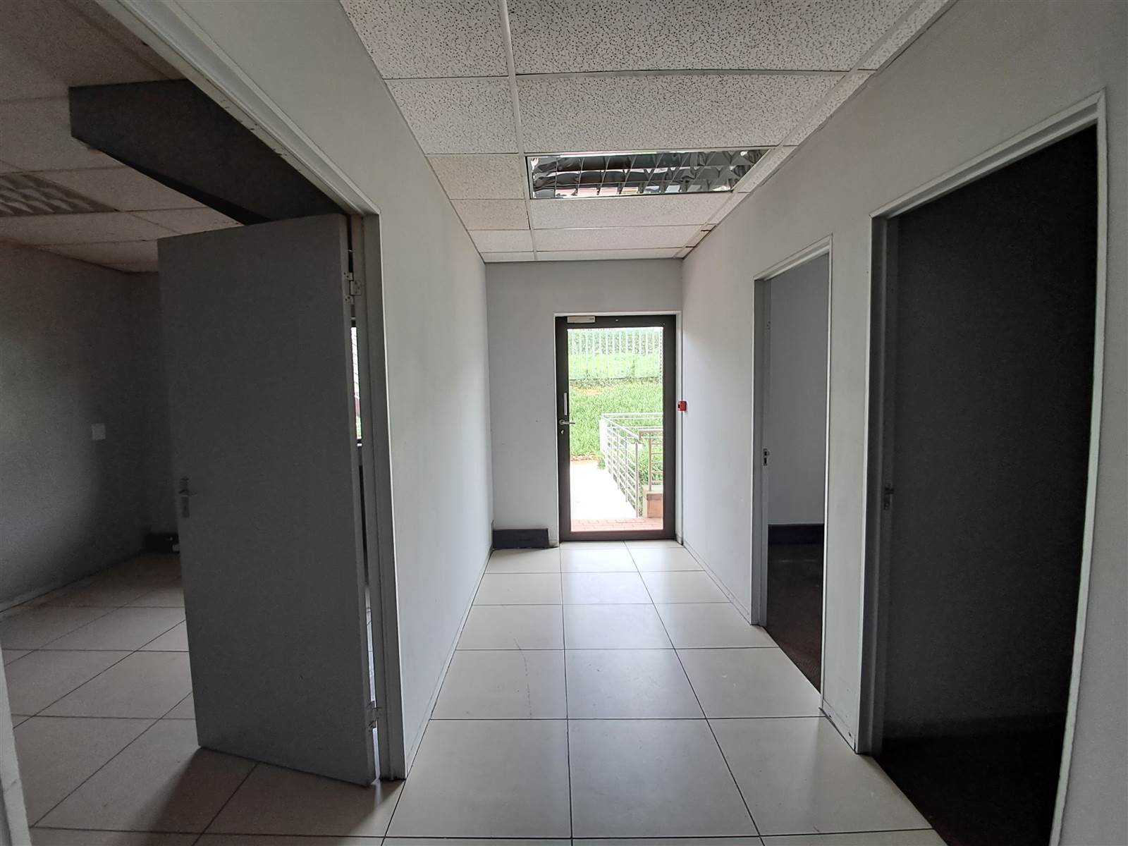 2953  m² Commercial space in Constantia Kloof photo number 24