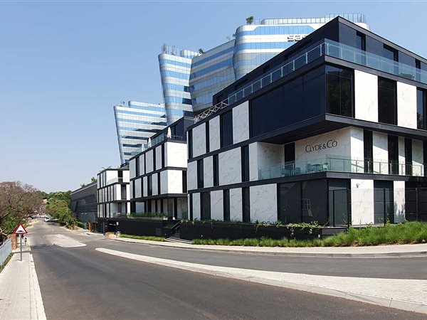 582  m² Office Space