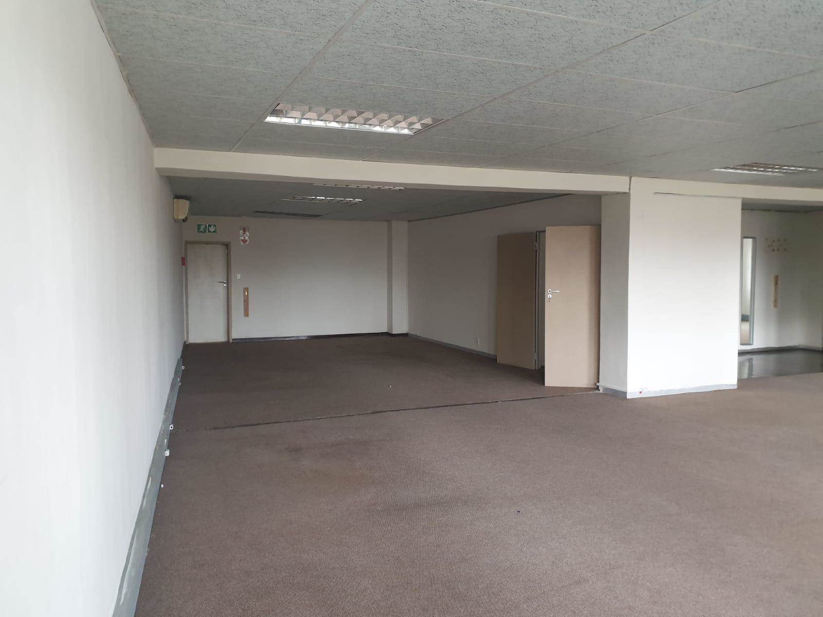 2400  m² Industrial space in Isando photo number 16