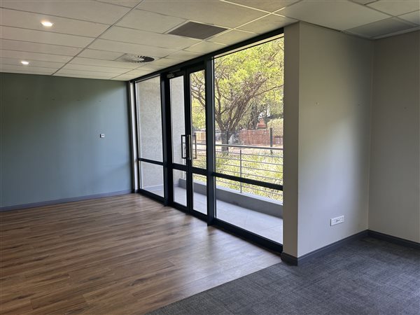 217  m² Commercial space