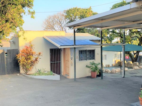400  m² Commercial space in Bluff