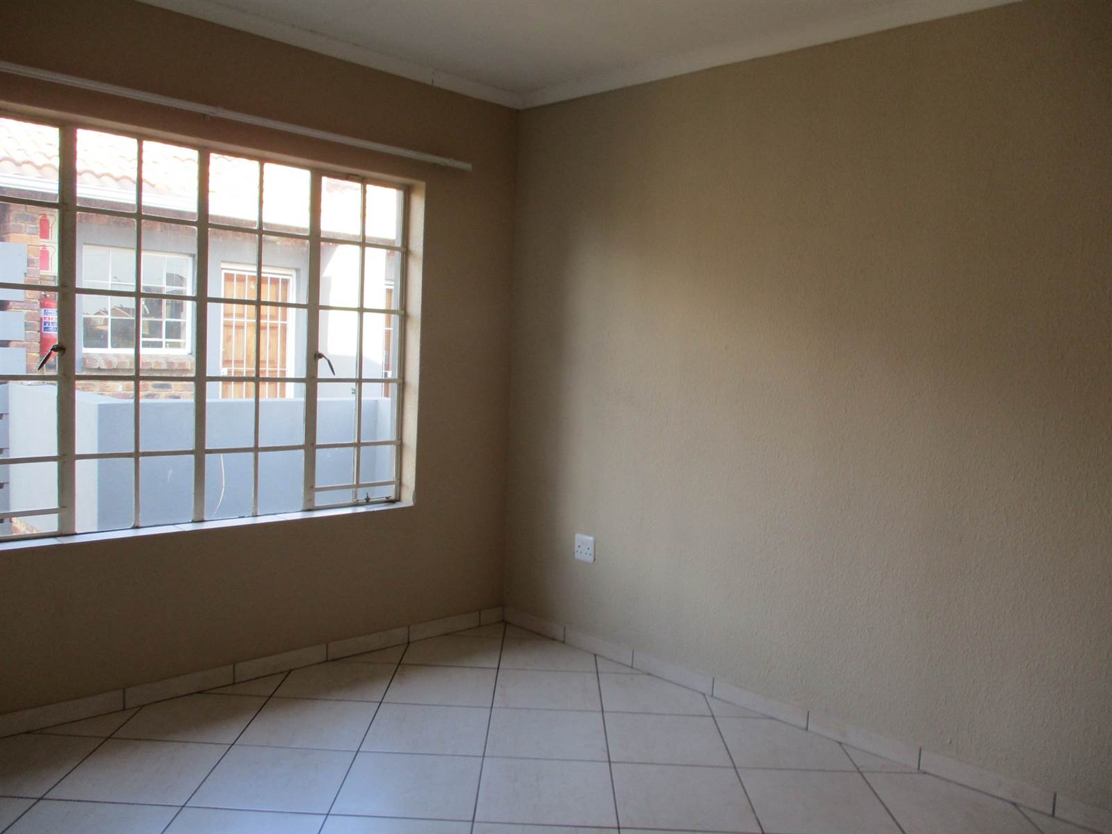 2 Bed Townhouse in Riversdale photo number 8