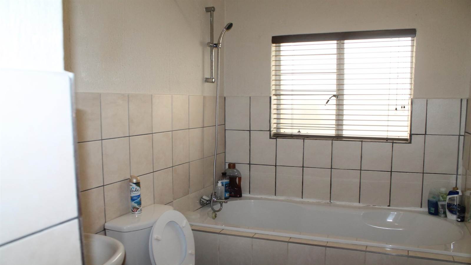 2 Bed Flat in Nelspruit Central photo number 14