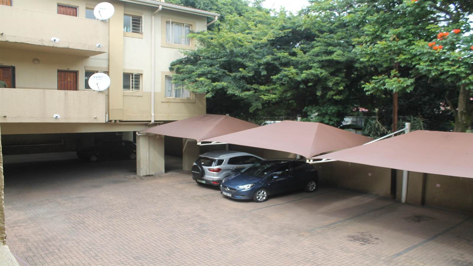 2 Bed Flat in Nelspruit Central photo number 11