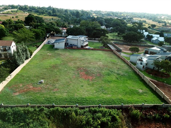 3 200 m² Land