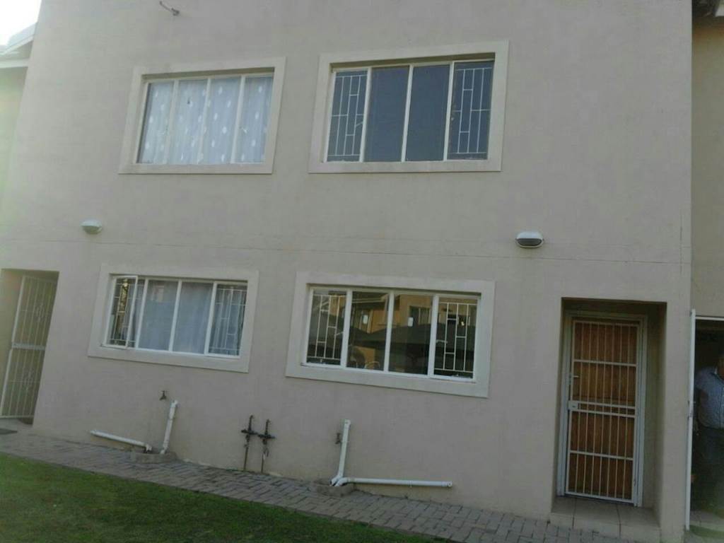 2 Bed Townhouse in Middelburg South photo number 1