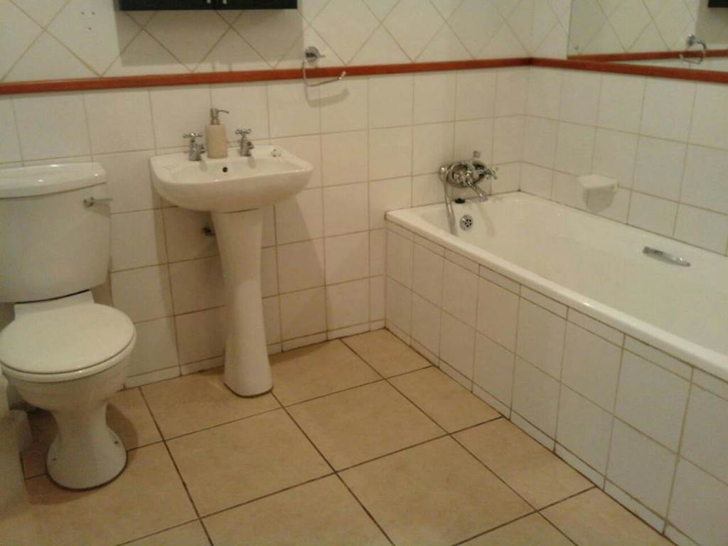 2 Bed Townhouse in Middelburg South photo number 16