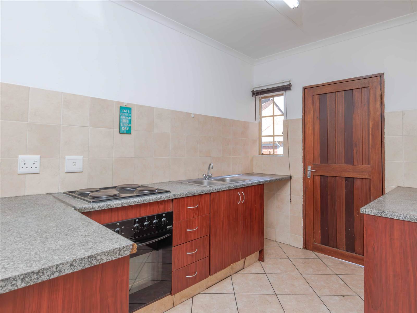 2 Bed Simplex in Greenstone Hill photo number 9