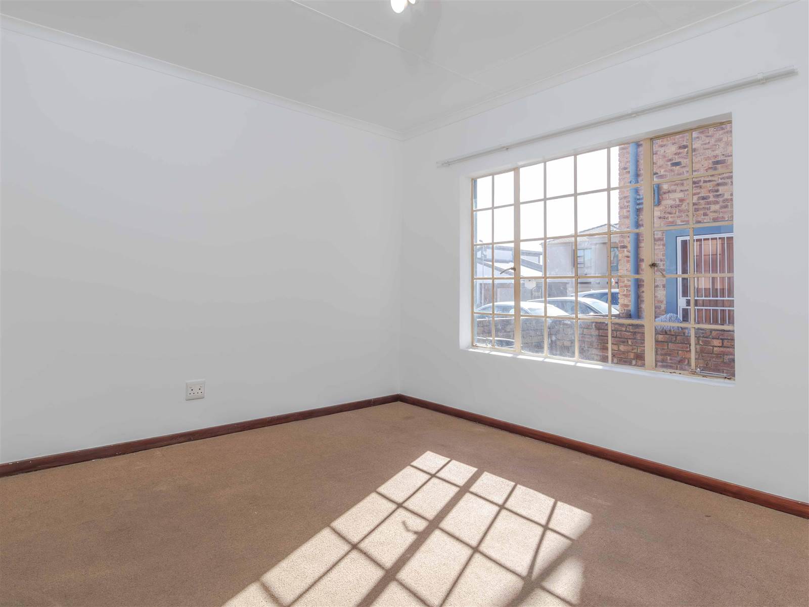 2 Bed Simplex in Greenstone Hill photo number 16