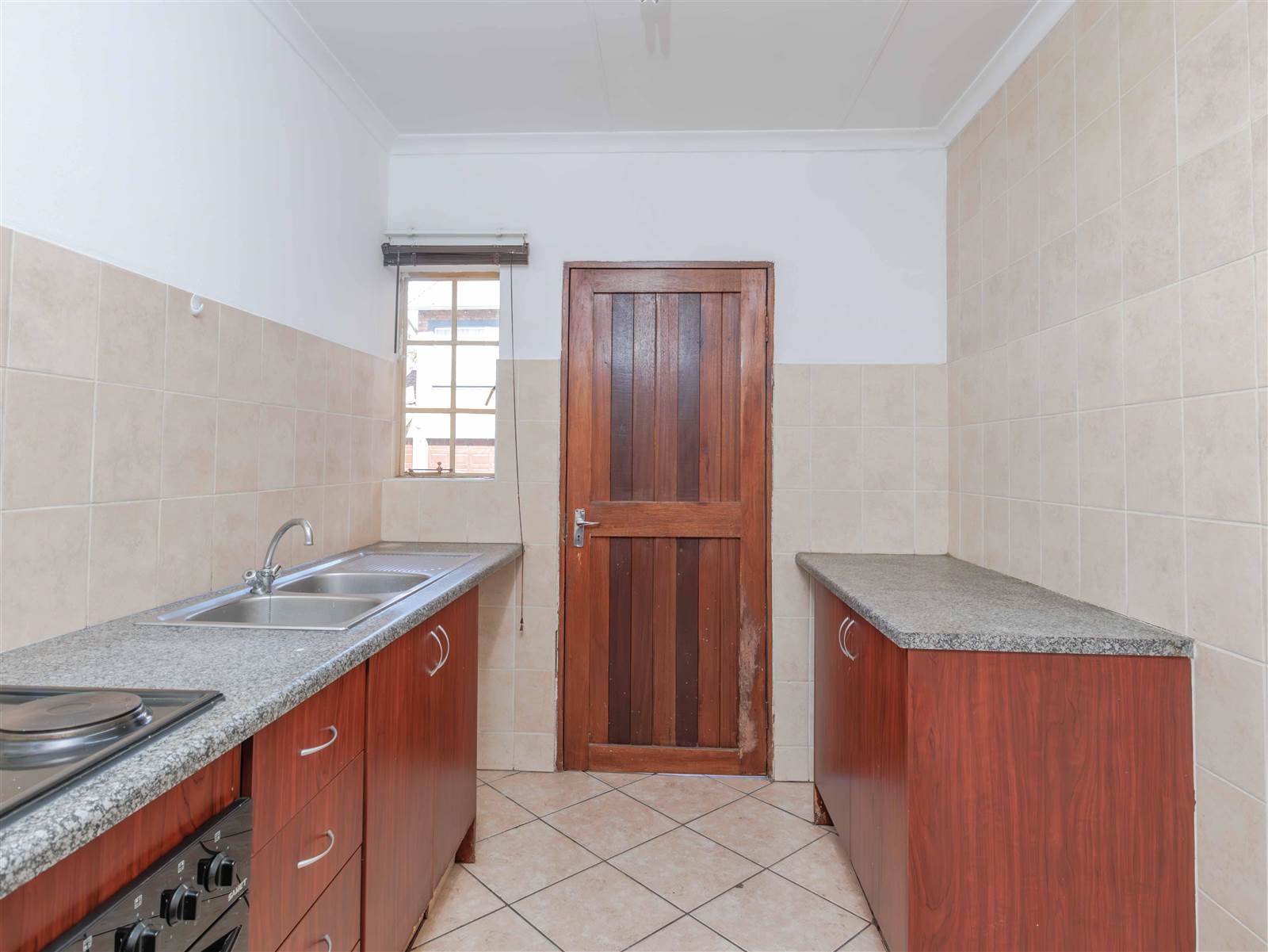 2 Bed Simplex in Greenstone Hill photo number 10