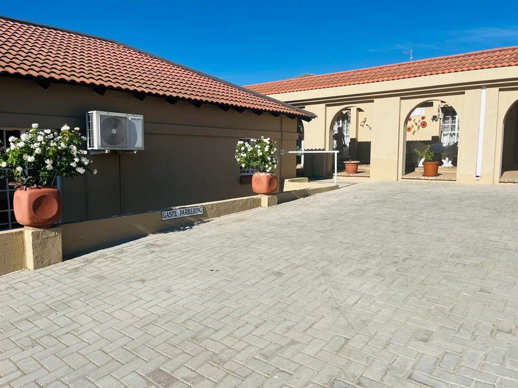 2 Bed Townhouse in Parys photo number 25