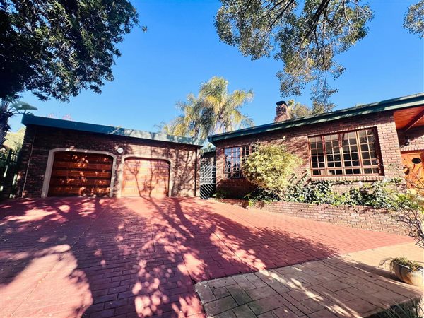 5 Bedroom House 5 Bedroom House