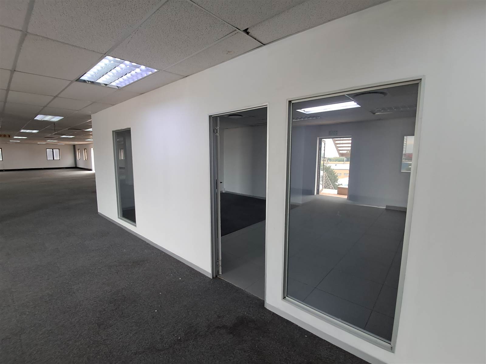 489  m² Commercial space in Constantia Kloof photo number 3