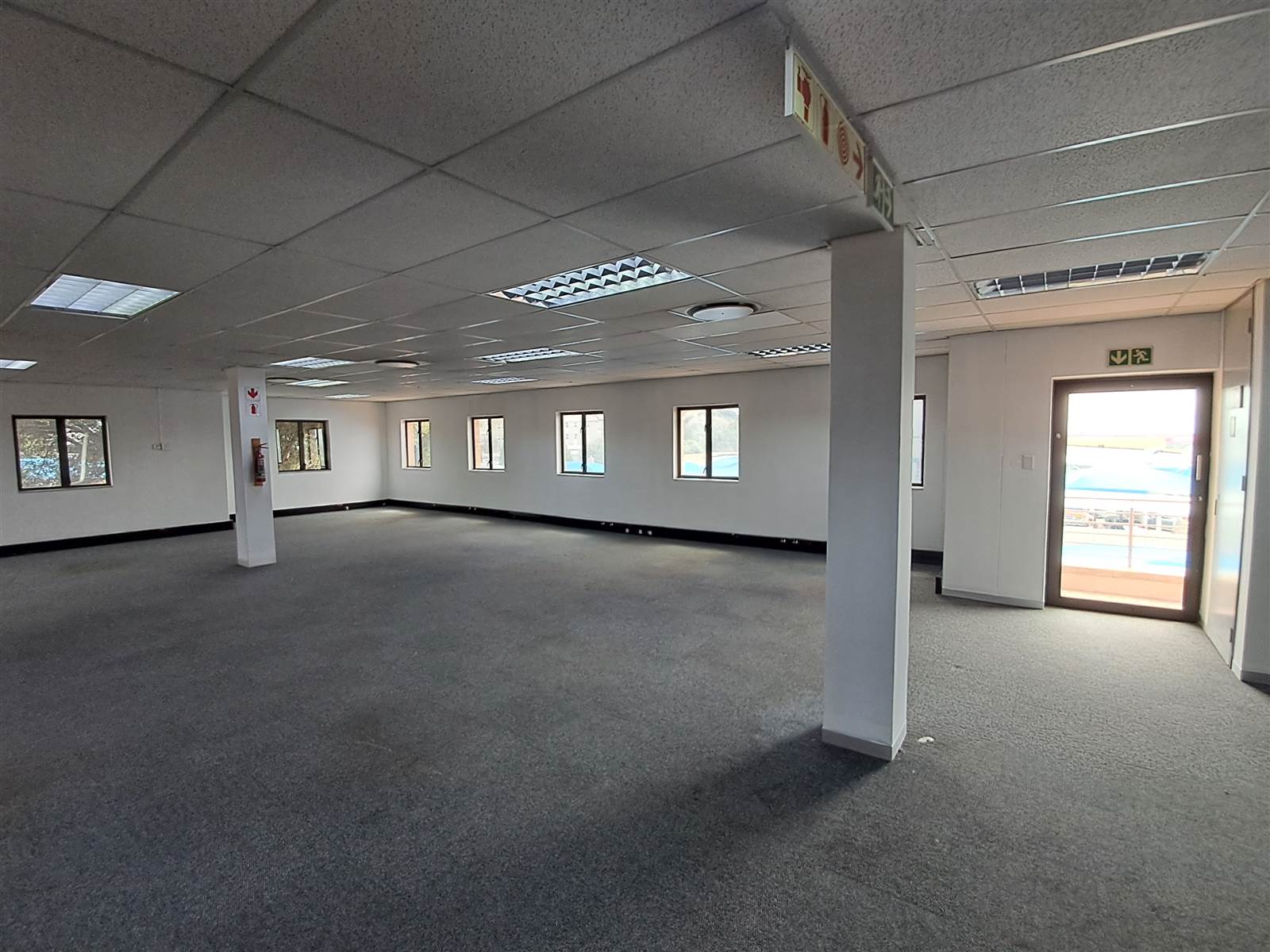 489  m² Commercial space in Constantia Kloof photo number 19