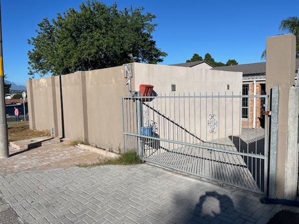 4 Bed House in Groenvallei